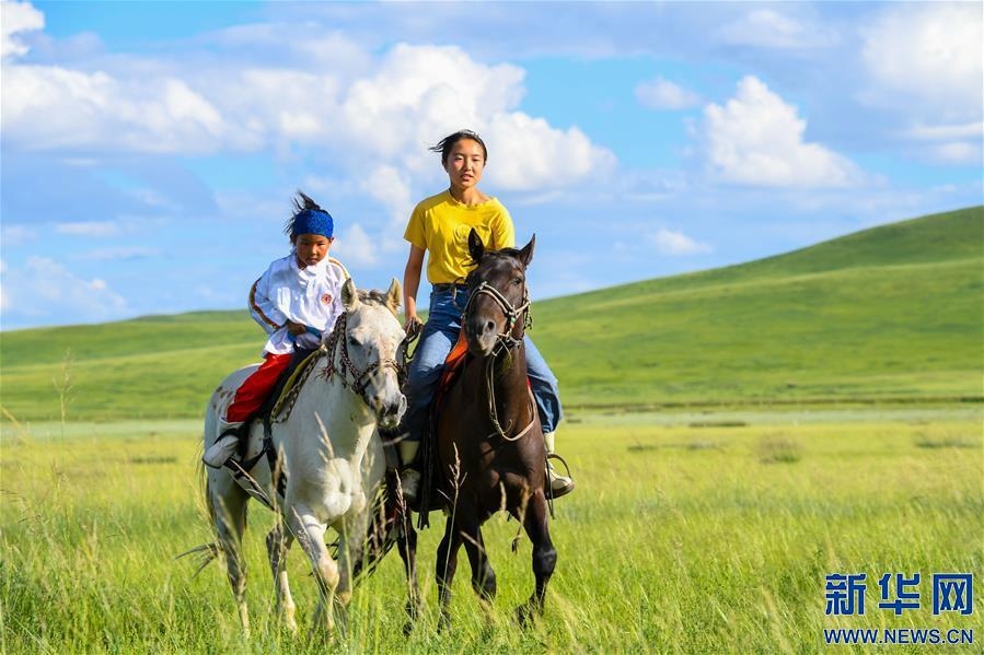 （特別的暑期生活·圖片故事）（10）草原女孩錫林花的暑期“歡樂時(shí)光”