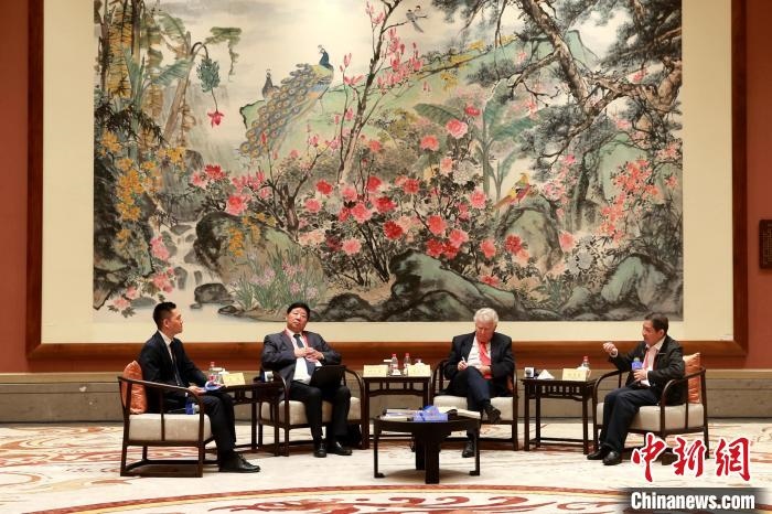 9月27日，尼山世界文明論壇在曲阜舉行，圖為該論壇的“高端訪談”活動?！×籂?攝