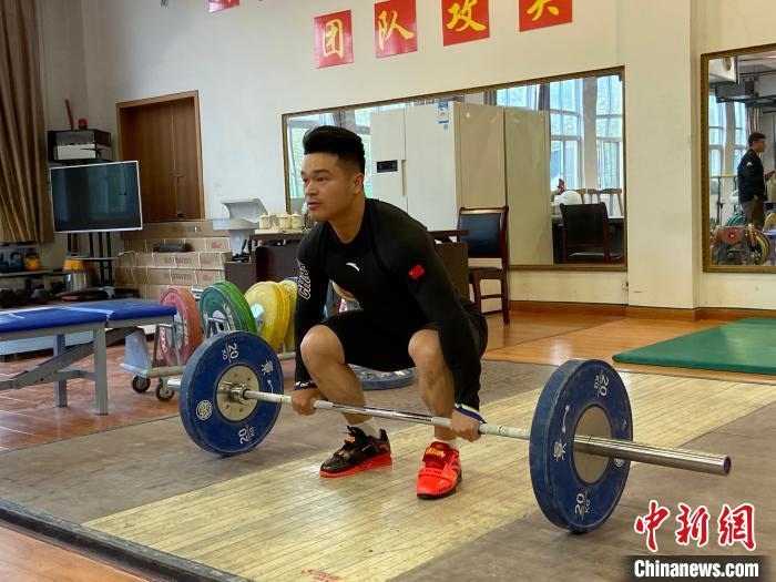 石智勇訓練場景?！×植?攝