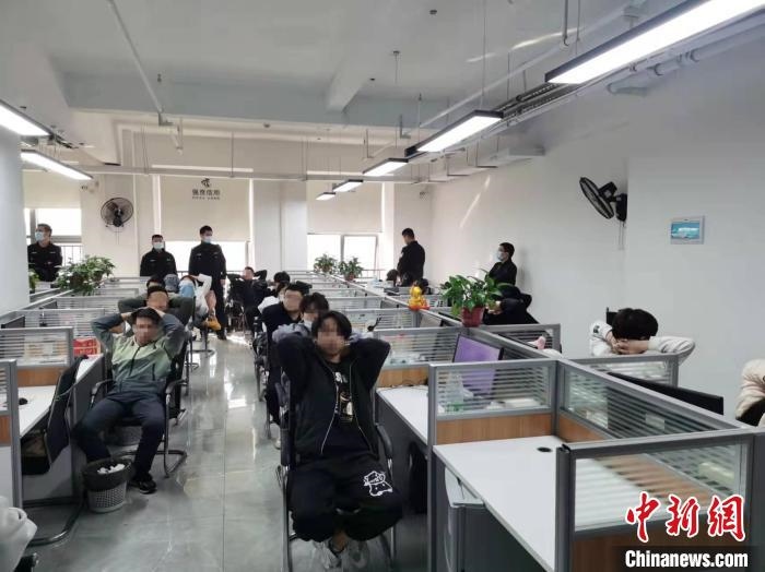 抓捕現(xiàn)場(chǎng)?！￠L(zhǎng)沙市公安局供圖