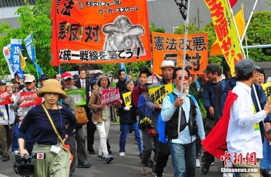 資料圖：日本民眾反對修憲。 <a target='_blank' href='/'>中新社</a>記者 王健 攝