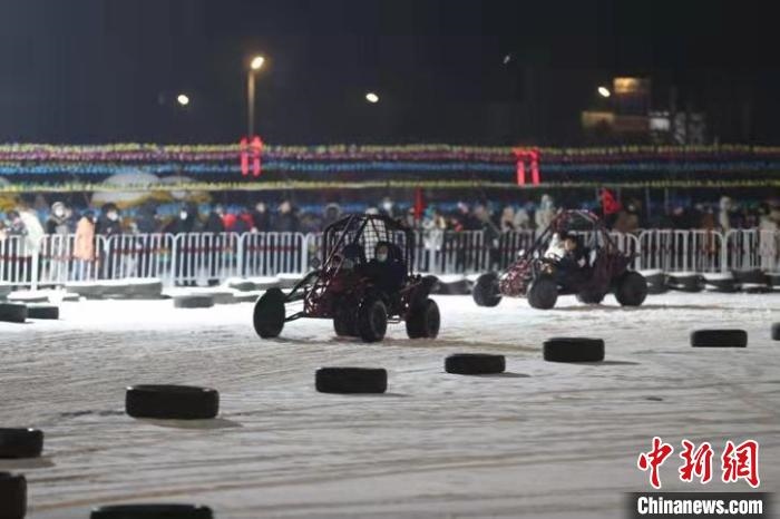來吧，一起體驗雪地越野車的刺激吧。　于海洋 攝