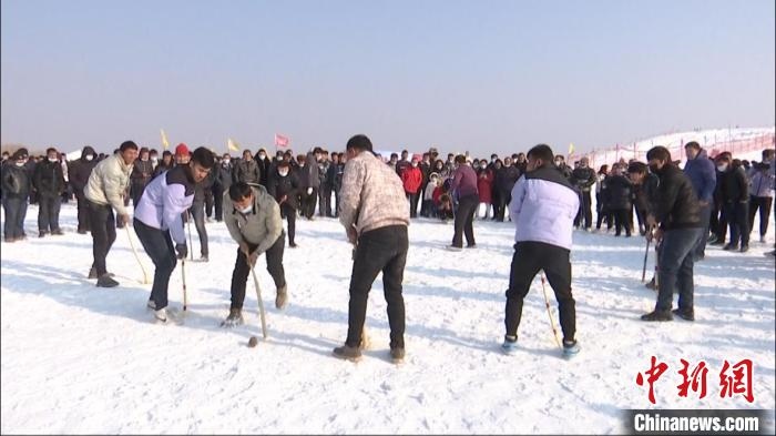 帕普孜球場，激烈角逐?！“统h融媒體中心供圖