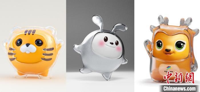 設(shè)計(jì)團(tuán)隊(duì)曾嘗試在冰殼之下更換成老虎、兔子或麋鹿等形象。(資料圖) 劉平云供圖