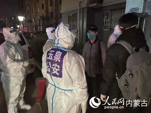 耐心溝通，居民們轉(zhuǎn)變態(tài)度。平安玉泉供圖
