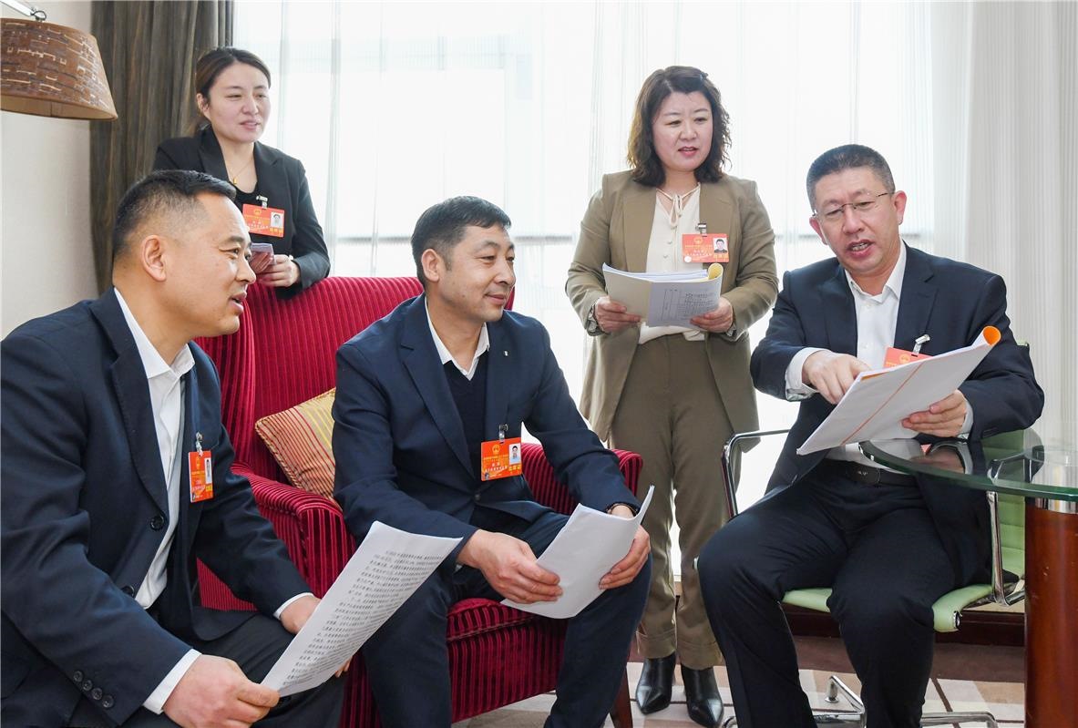 奮進(jìn)2024｜代表來(lái)了！自治區(qū)十四屆人大二次會(huì)議召開(kāi)在即