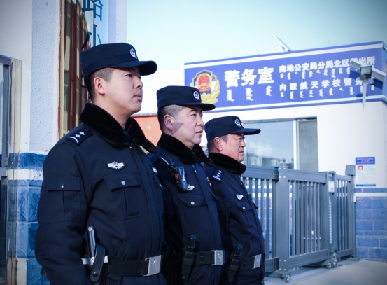 站好“護學崗”，守護“成長路”——南地公安持續(xù)開展護學行動214.png