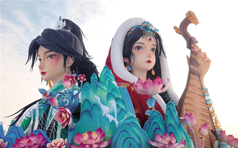融合了花木蘭與王昭君經典故事的“雙嬌輝映”彩燈。.jpg