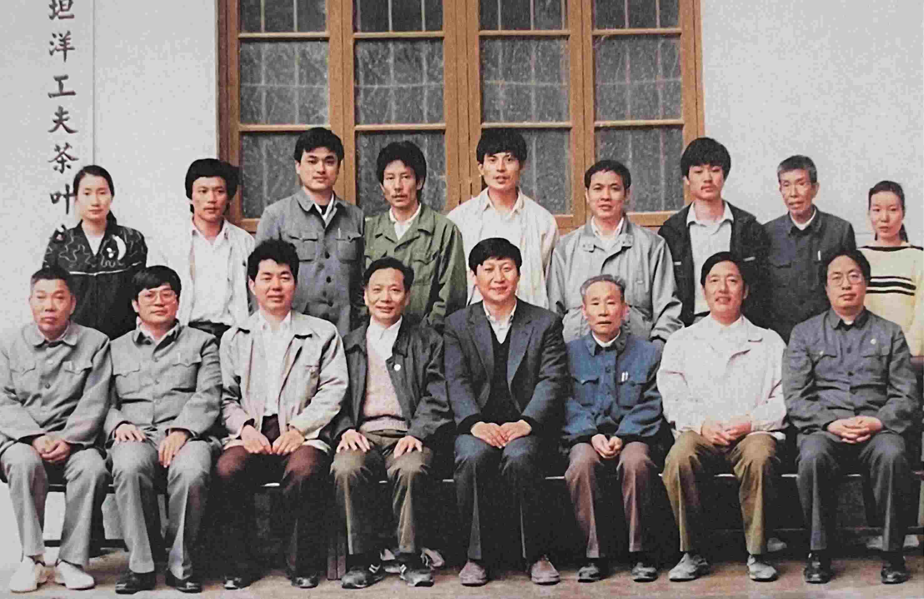 1990年5月，剛調任福州市委書記的習近平到寧德交接工作時，調研福安市社口鄉(xiāng)坦洋工夫茶葉公司。