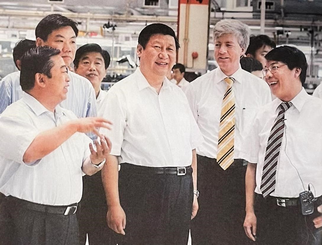 2007年7月，習近平調研上海大眾汽車有限公司。
