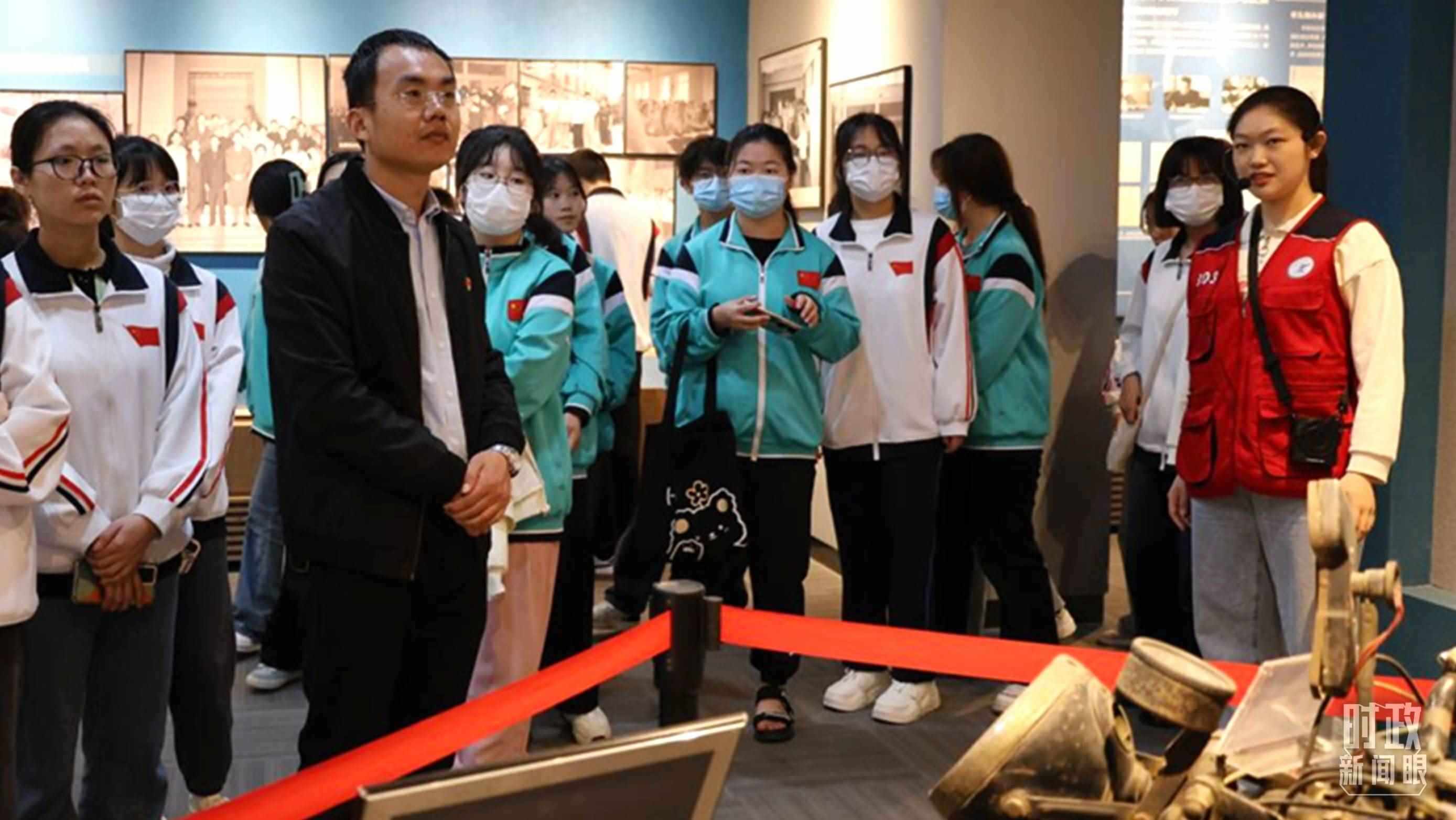 △西安高校師生參觀交大西遷博物館。（資料圖）