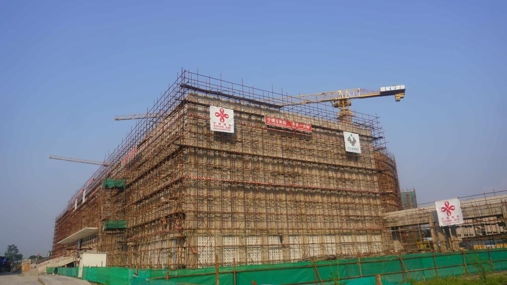 這是2023年5月23日在剛果（金）首都金沙薩拍攝的由中國(guó)援建的中部非洲文化藝術(shù)中心項(xiàng)目施工現(xiàn)場(chǎng)。