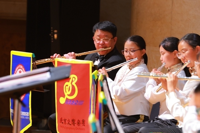 “樂動金帆 ‘藝’起交響”為主題的專場音樂會現(xiàn)場。主辦方供圖