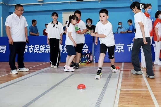 冰蹴球比賽場(chǎng)景。賽事主辦方供圖