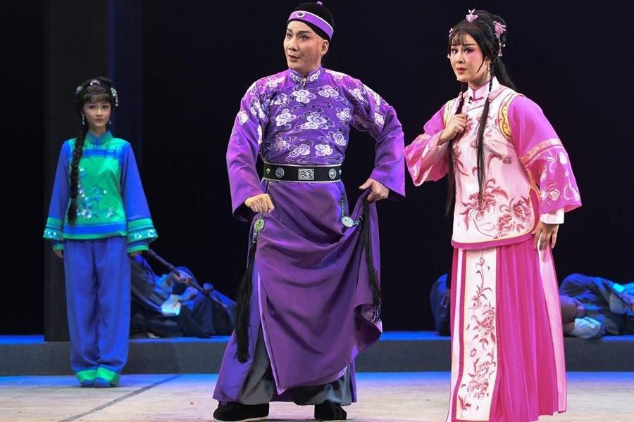 廣州粵劇院演員在江南大戲院表演粵劇《十三行》。新華社記者 鄧華 攝