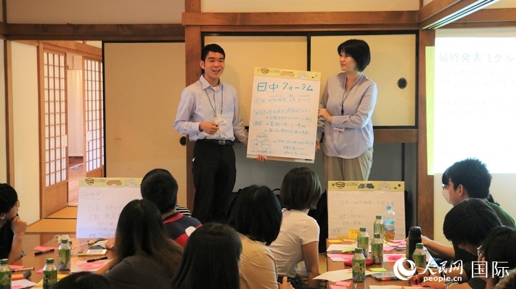 發(fā)表各自的研討成果。人民網(wǎng) 許可攝