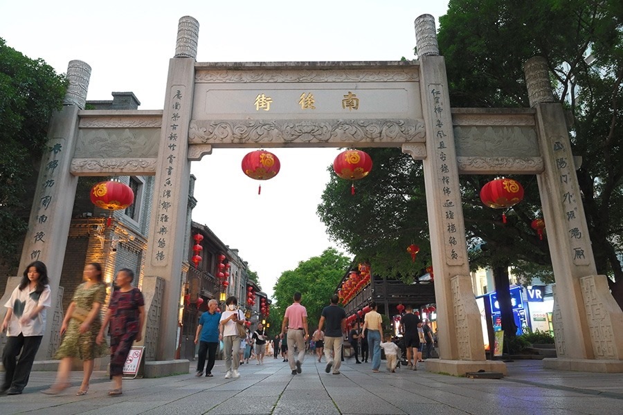 2023年6月12日拍攝的福州三坊七巷南后街北門。 新華社記者 林善傳 攝