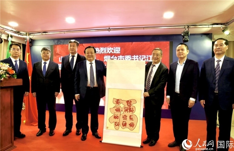 參加座談會(huì)的主要嘉賓合影留念。人民網(wǎng)記者宋亦然攝