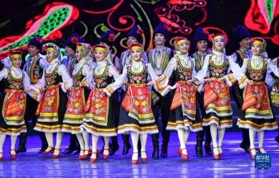 7月21日，哈薩克斯坦薩爾塔納國(guó)家舞蹈團(tuán)的演員在演出。