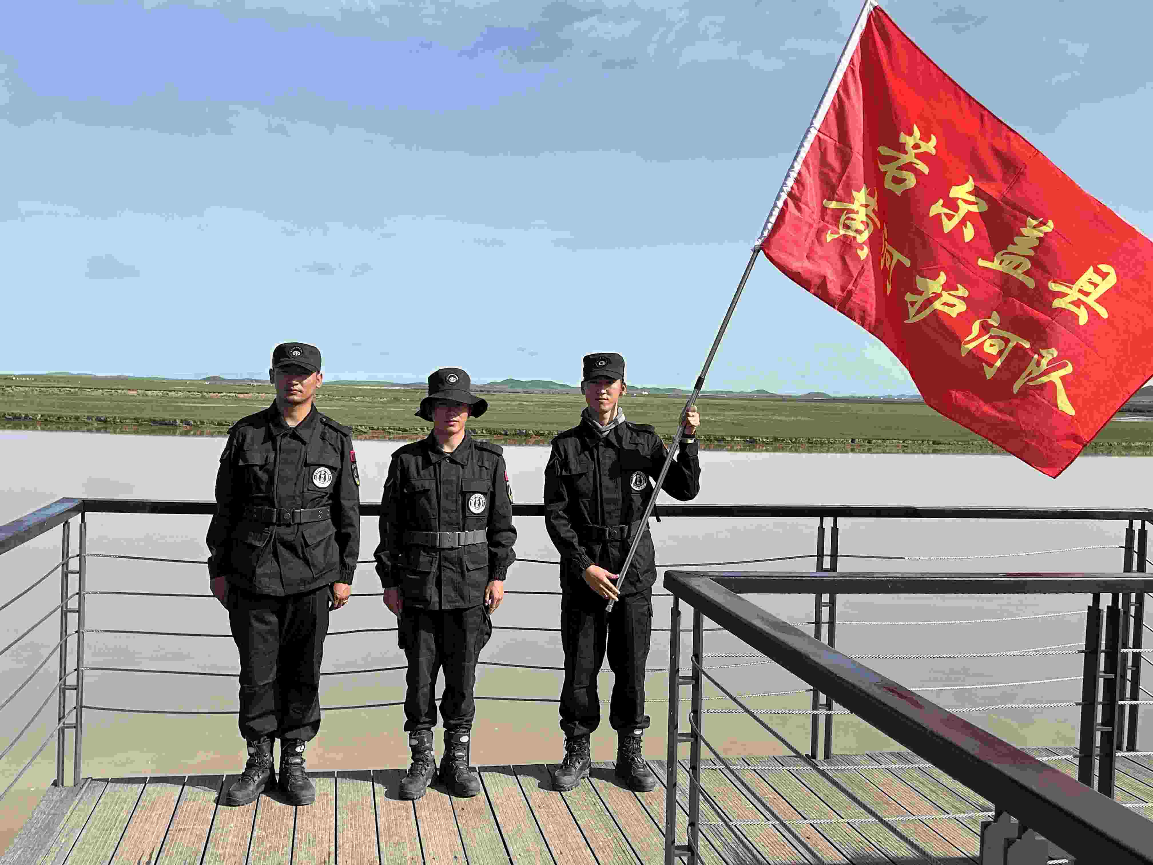 若爾蓋縣黃河護河隊。人民網(wǎng) 周靜圓攝