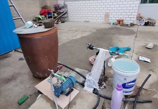 用來抽水的增壓泵。 人民網(wǎng)記者 金慧慧攝