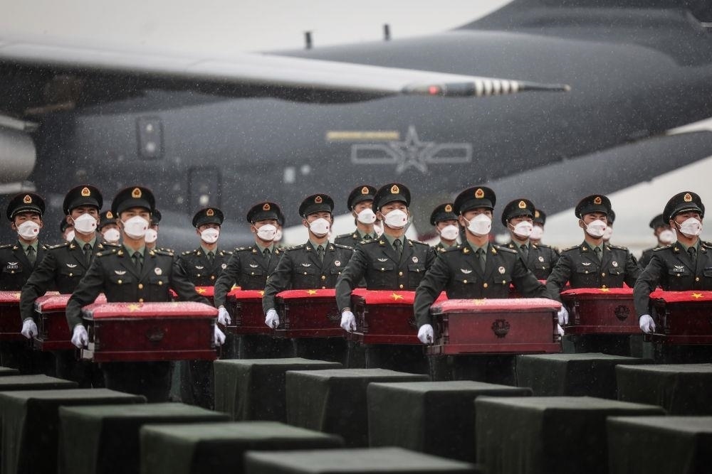 △2022年9月16日，載運(yùn)著88位在韓中國人民志愿軍烈士遺骸及837件遺物的空軍專機(jī)降落在沈陽桃仙國際機(jī)場(chǎng)，英雄們回到祖國懷抱。