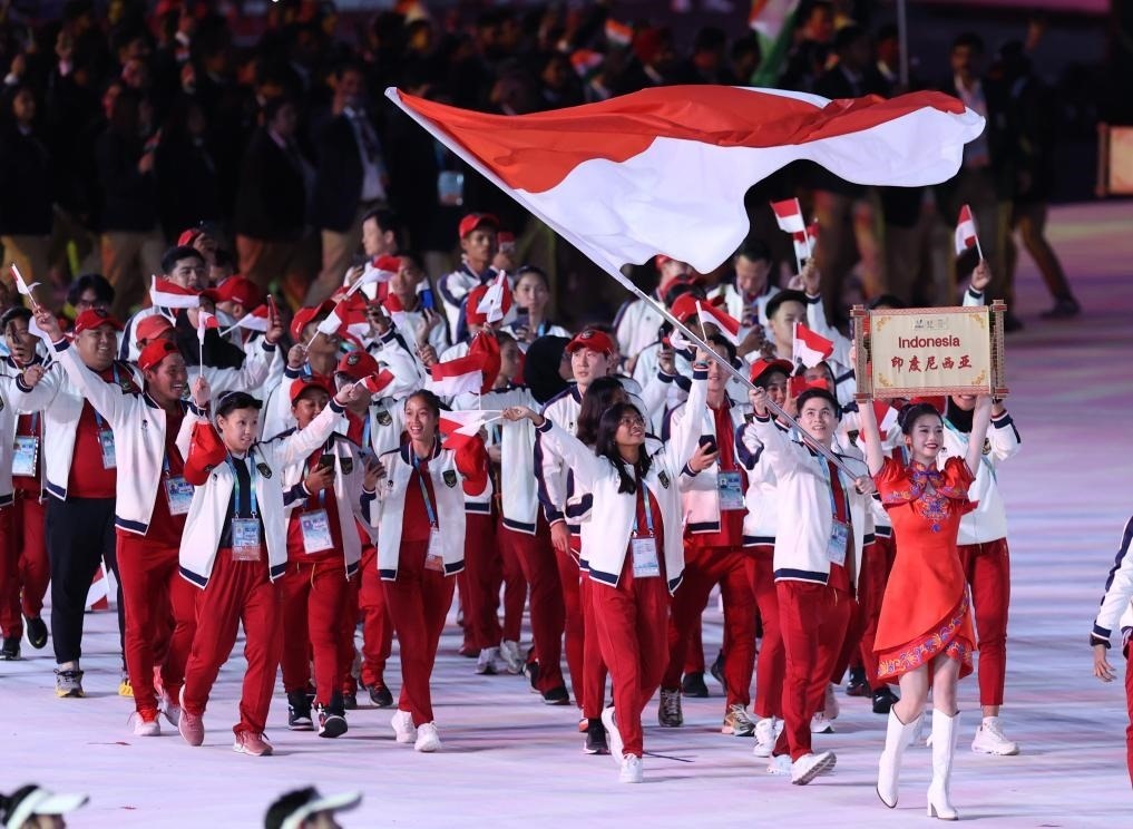 7月28日，印度尼西亞大學(xué)生體育代表團在開幕式上入場。新華社記者張麗蕓攝
