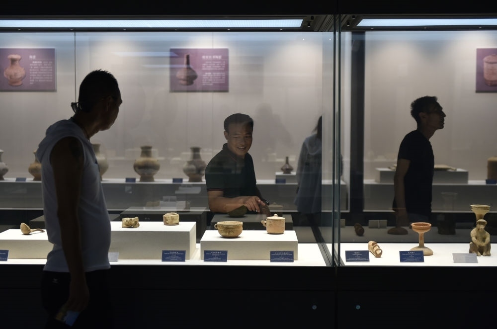游人在廣西合浦縣漢代文化博物館內參觀（2019年5月24日攝）。新華社記者 魯鵬 攝