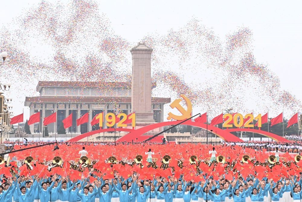 2021年7月1日上午，慶祝中國共產(chǎn)黨成立100周年大會(huì)在北京天安門廣場隆重舉行。這是慶祝大會(huì)現(xiàn)場放飛氣球。新華社記者 李尕 攝