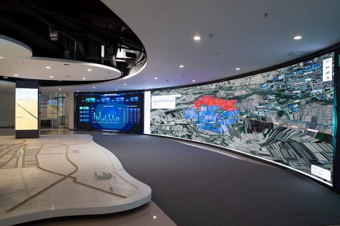 黑龍江省慶安縣數(shù)字農業(yè)指揮中心平臺上展示的黑土地情況（4月26日攝）。新華社記者 張濤 攝