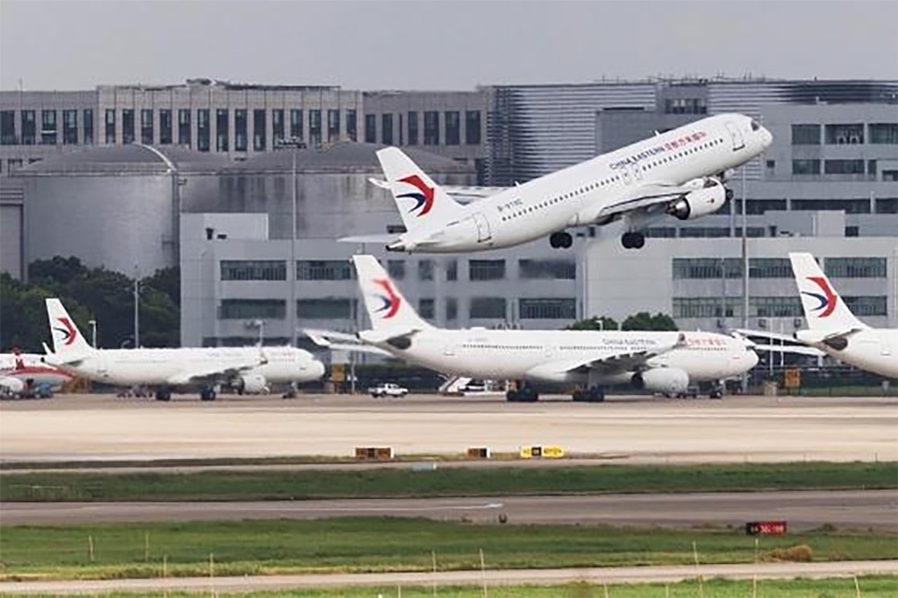 2023年8月2日，東航第二架國(guó)產(chǎn)C919大型客機(jī)執(zhí)飛滬蓉空中快線。