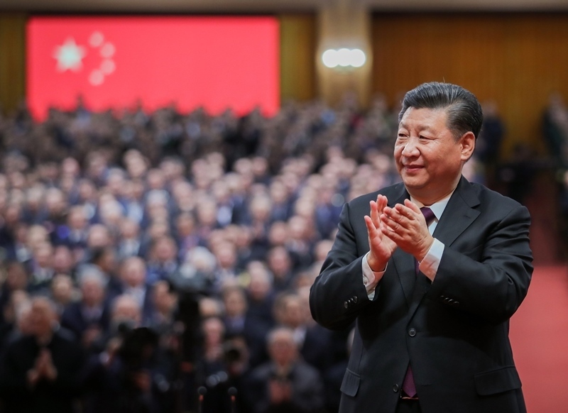 2018年12月18日，慶祝改革開放40周年大會(huì)在北京人民大會(huì)堂隆重舉行。這是習(xí)近平鼓掌向受表彰人員表示祝賀。