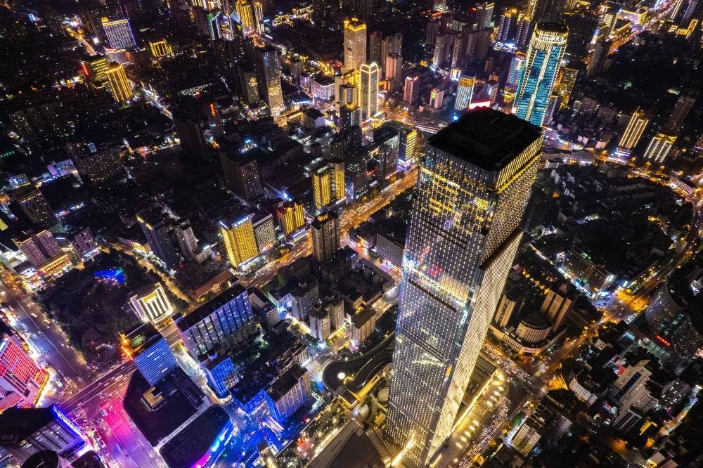 這是6月7日夜間拍攝的長(zhǎng)沙城區(qū)景色（無(wú)人機(jī)照片）。新華社記者 陳思汗 攝