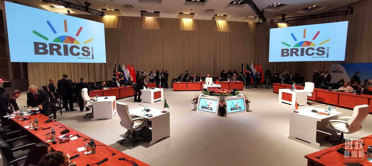 △23日上午，金磚國家領(lǐng)導(dǎo)人第十五次會晤在這里舉行。這是會晤開始前的場景。（總臺央視記者李錚拍攝）