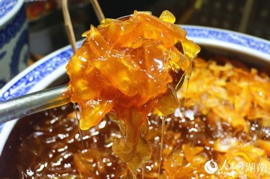 以柚子為原料做的蜂蜜柚子膏。 人民網(wǎng)記者 劉賓攝