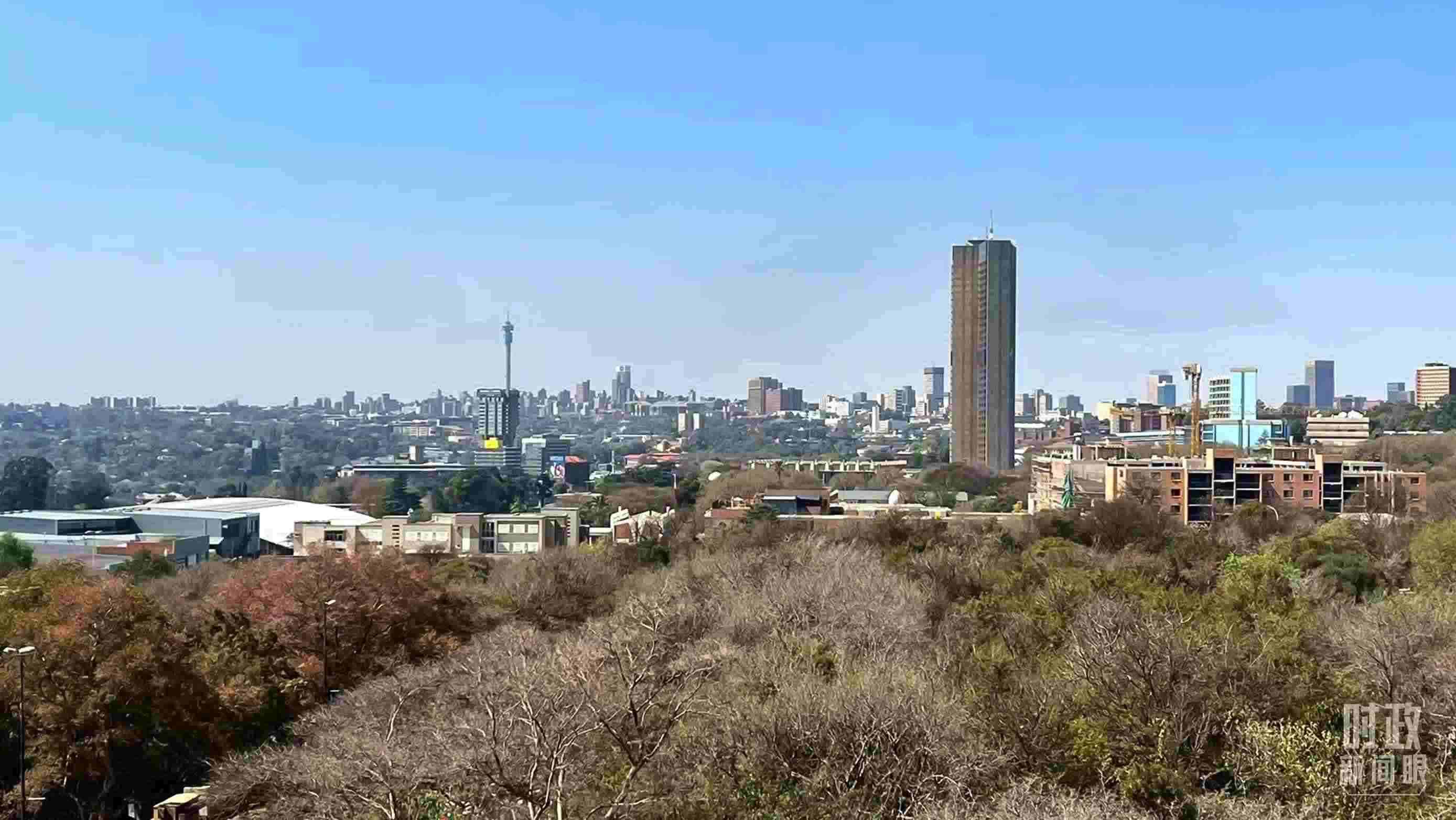 △約翰內(nèi)斯堡城市天際線。（總臺記者馬培敏拍攝）