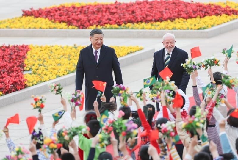 2023年4月14日，習(xí)近平主席在北京人民大會堂東門外廣場為來華進(jìn)行國事訪問的巴西總統(tǒng)盧拉舉行歡迎儀式。