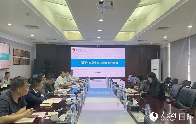 尼日利亞中國商會企業(yè)代表與人民網記者座談。