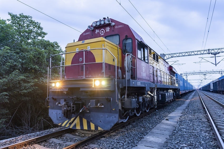 首趟中歐班列（成都）冷鏈專列到達(dá)成都國(guó)際鐵路港。青白江區(qū)委宣傳部供圖