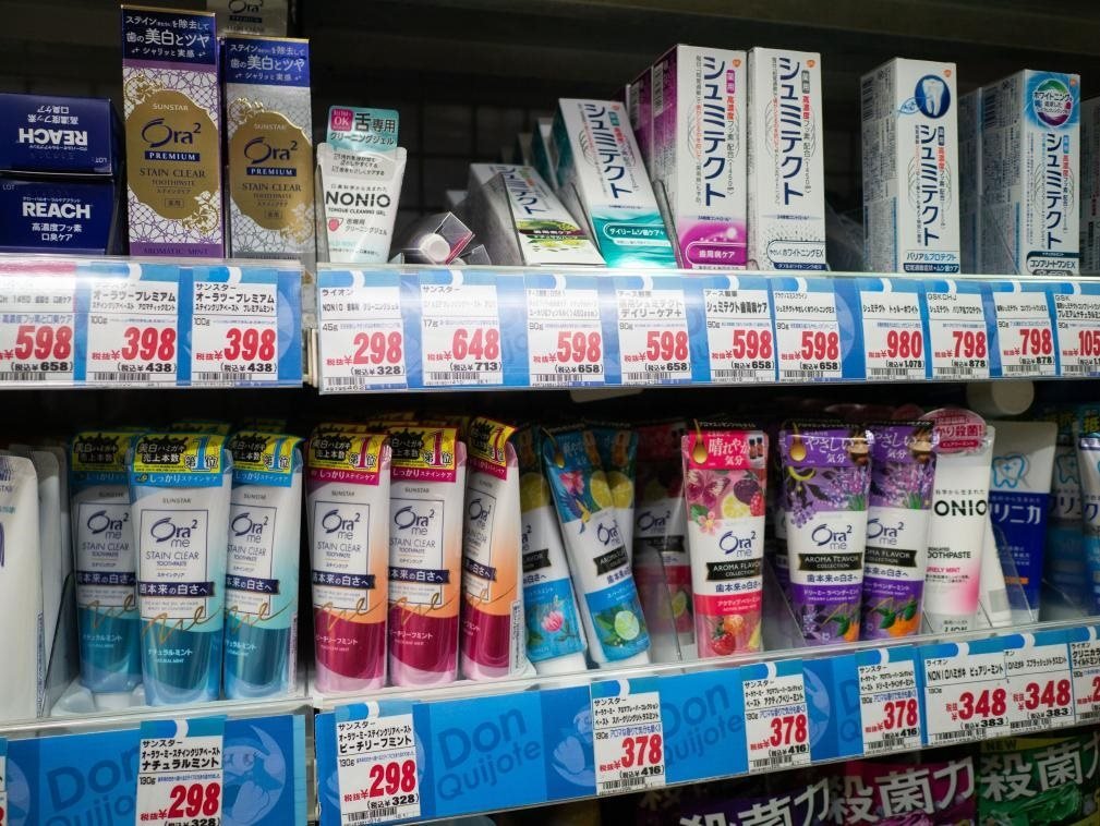 這是8月16日在日本東京新宿一商場(chǎng)拍攝的貨架。新華社記者張笑宇攝