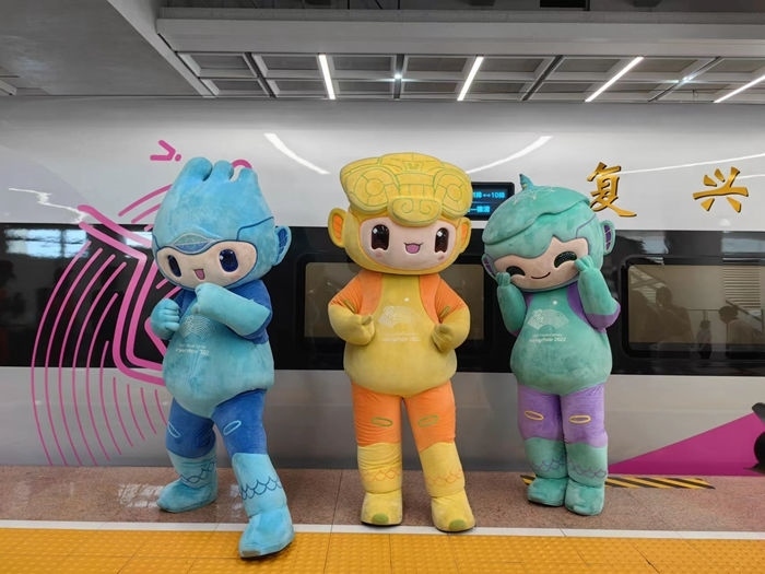 復(fù)興號(hào)亞運(yùn)智能動(dòng)車組列車車廂。上海鐵路局融媒體中心供圖