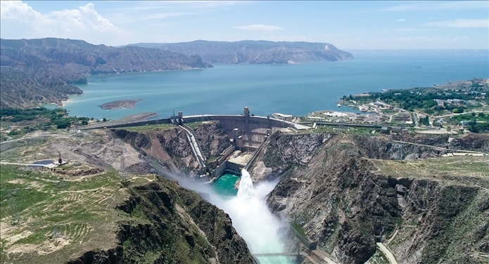 龍羊峽水電站開閘放水。國(guó)家電投黃河公司供圖