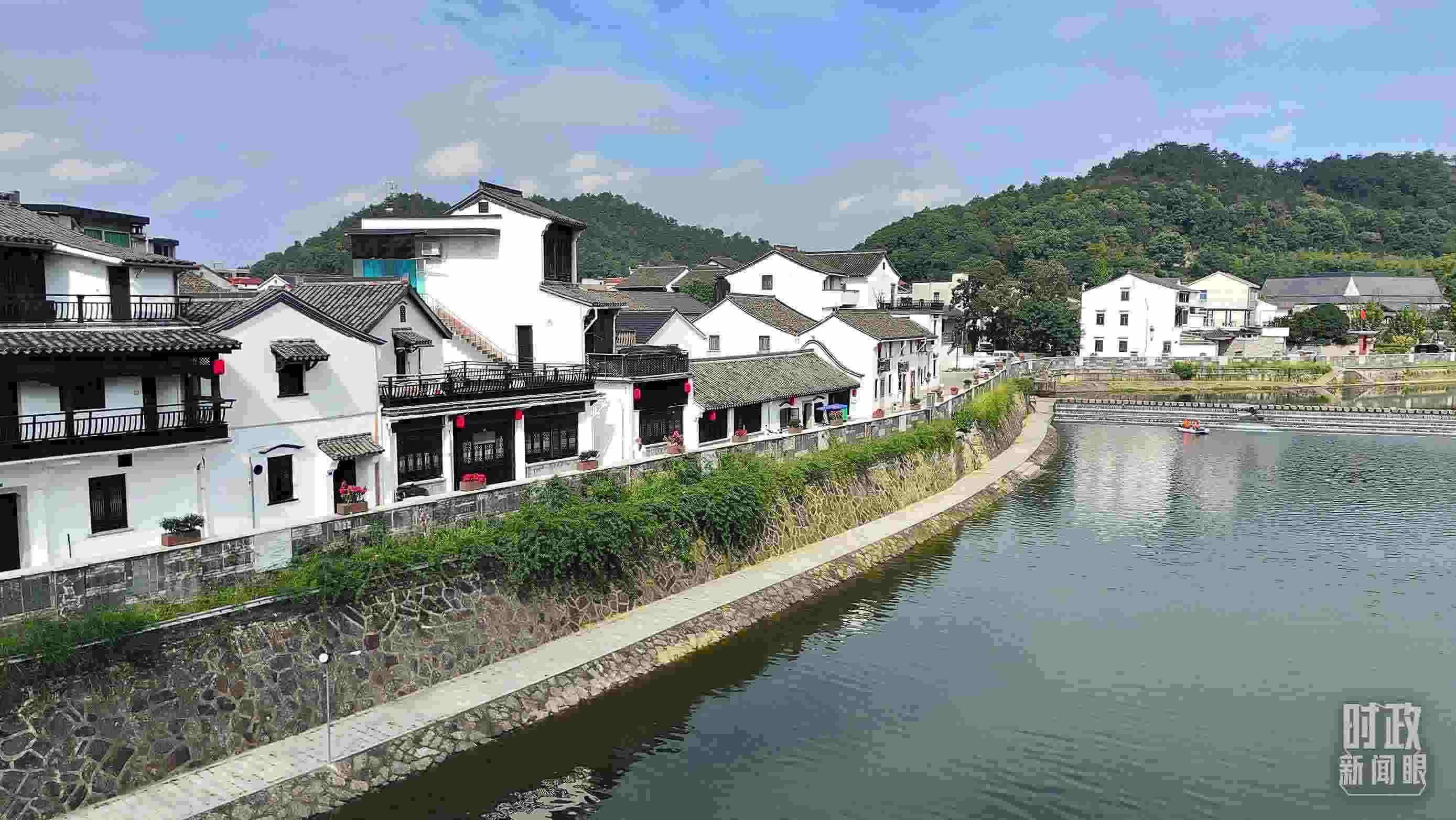△“楓橋經(jīng)驗(yàn)”發(fā)源地諸暨市楓橋鎮(zhèn)。（總臺(tái)央視記者楊立峰拍攝）