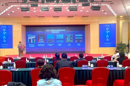 現(xiàn)場發(fā)布《2023旅游景區(qū)品牌傳播優(yōu)秀案例》。人民網(wǎng)記者 劉微攝