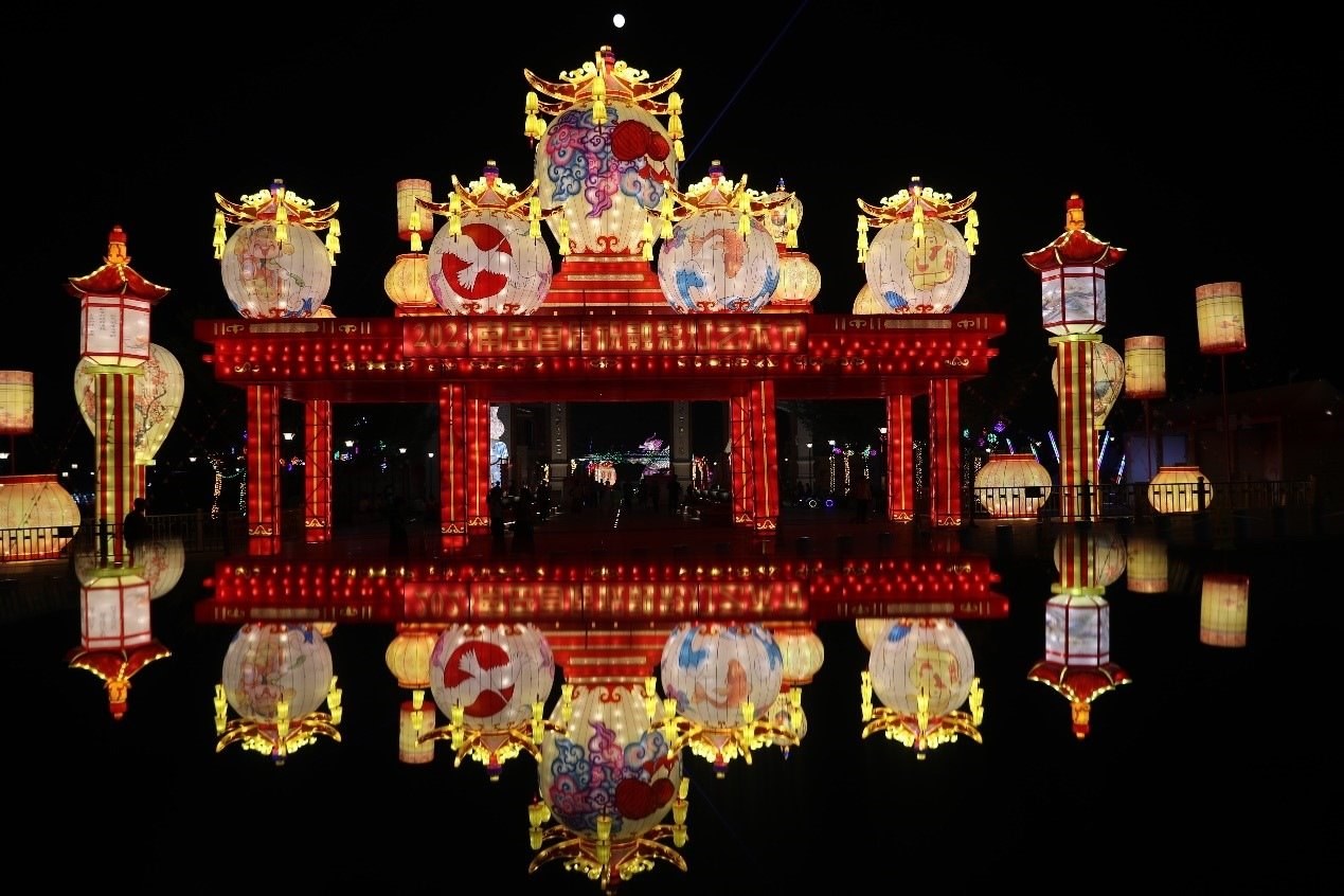 中秋國慶期間，南岳祝融文旅小鎮(zhèn)舉辦祝融花燈節(jié)。曹正平攝