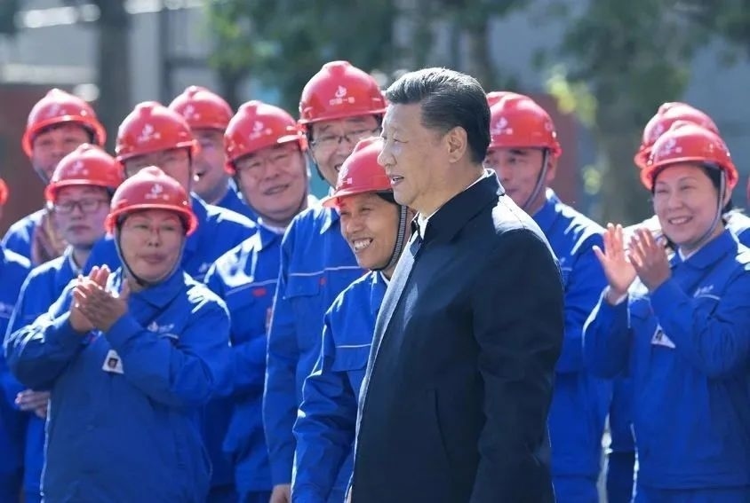 △2018年9月26日，習(xí)近平總書記來到中國一重集團(tuán)，同工人親切交流。