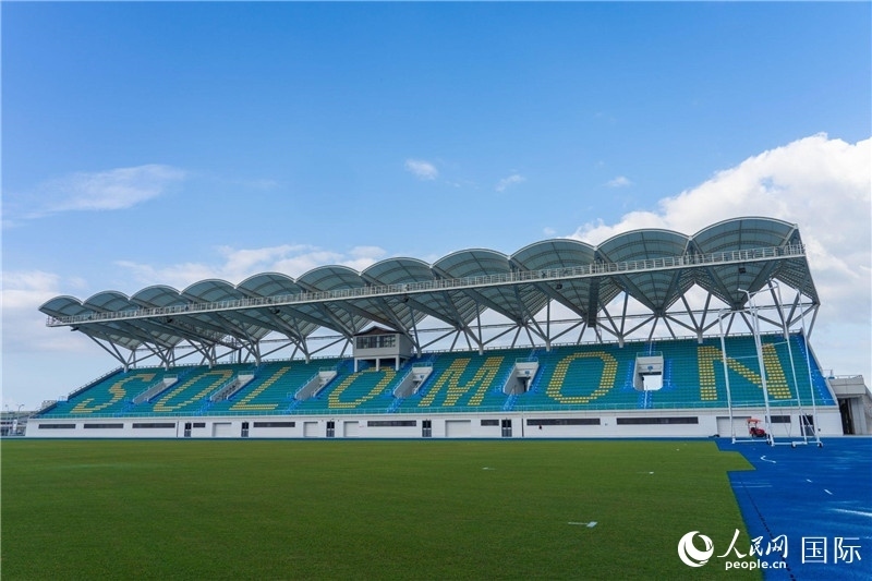 2023年9月12日，位于所羅門群島首都霍尼亞拉的由中土公司承建的中國援所羅門群島2023年太平洋運(yùn)動(dòng)會體育場館。人民網(wǎng) 賀吉攝