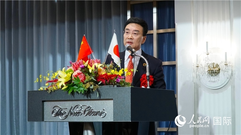 在日中國企業(yè)協(xié)會會長王家馴致祝酒詞。人民網(wǎng) 蔣曉辰攝