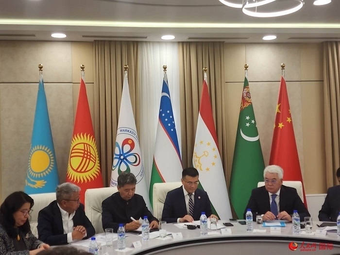 中國(guó)駐烏茲別克斯坦大使于駿致辭。人民網(wǎng)記者 李強(qiáng)攝