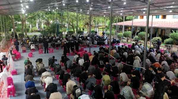 2349名電信網(wǎng)絡(luò)詐騙犯罪嫌疑人一次性移交我方。公安部供圖